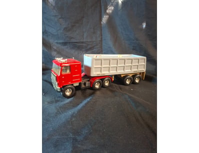 VINTAGE TRUCK AND TRAILER DECANTER, 750 ML CAPACIT...