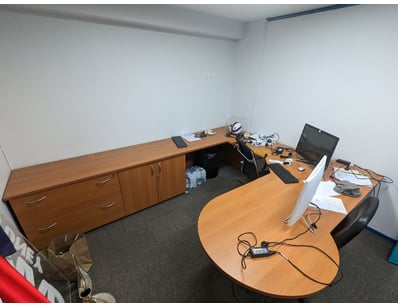 Dyson, Apple & Other Major Brand Reseller Liquid... - Lot 71