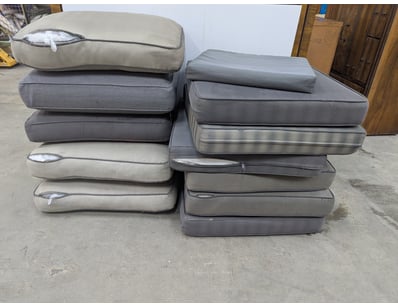 Assorted spare outdoor furniture cushions, 6 x sea...