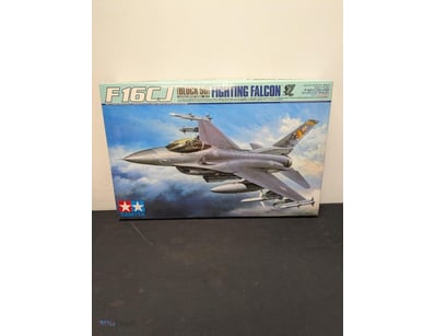 TAMIYA F-16CJ BLOCK 50 FIGHTING FALCON SCALE MODEL...