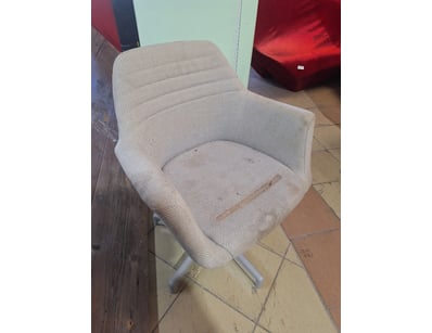 Single Chair

