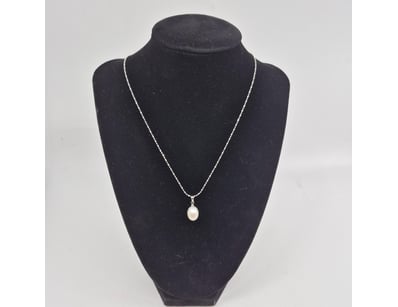 PEARL NECKLACE 18K GOLD PLATED CHAIN

Markings: ...