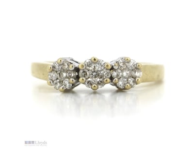 9K YELLOW GOLD AND DIAMOND, CLUSTER TRILOGY RING. ...