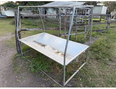 Livestock Hay & Loose Feeder, plus Cattle Yard Gat...