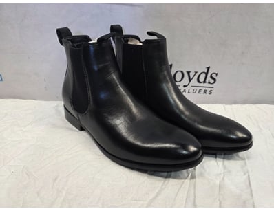 UNRESERVED Airport - Lost Property (A980) - Lot 215