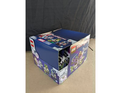 **UNRESERVED** LIFETIME COLLECTION OF LEGO PART... - Lot 420