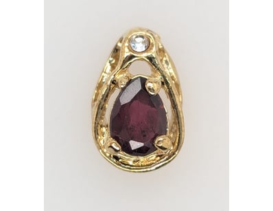 GOLD PLATED GARNET PENDANT


583010+35


