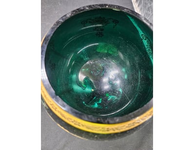 DARK GREEN ORNAMENTAL GLASS VASE

Condition: Goo...