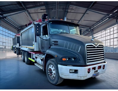<b>2007 Mack Vision Tipper Truck - Black - 825,623...