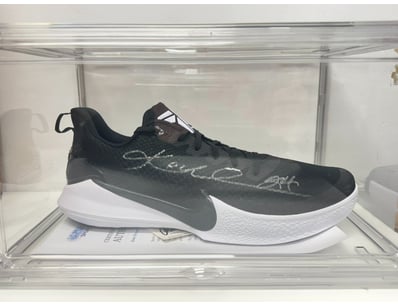 Prestigious Memorabilia (A980) - Lot 1100