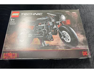 **UNRESERVED** LIFETIME COLLECTION OF LEGO PART... - Lot 632