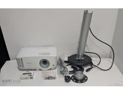 BenQ 1080P Digital Projector with ceiling mount br...