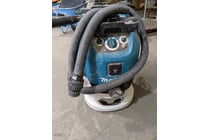 234 · Makita wet/dry vacuum cleaner featuring a blue
