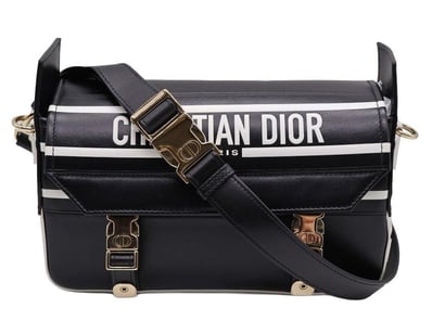 Designer Vault (A985) - Lot 6656