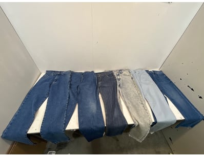 Entire Vintage Clothing Store Liquidation (ON11... - Lot 194