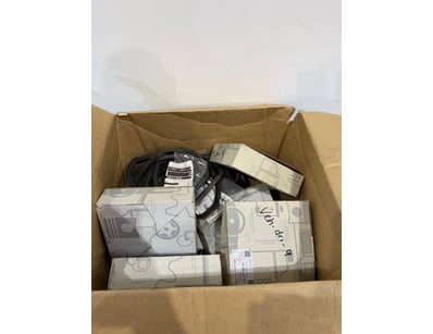Assorted box of 7x Genuine Mercedes-Benz transmiss...