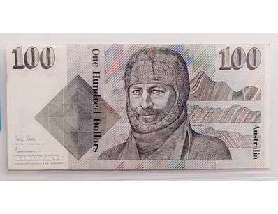 AUSTRALIAN $100 PAPER BANKNOTE

Condition: Unc
...