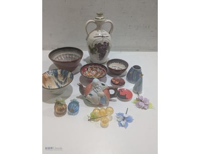 Collection of decorative ceramics and porcelain fe...