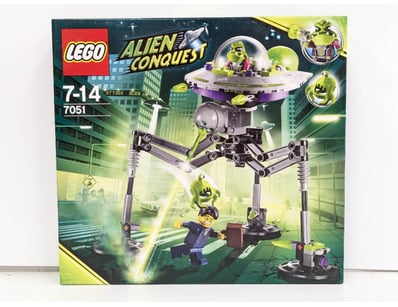 LEGO Alien Conquest set 7051 featuring an extrater...