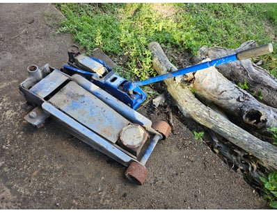 Car jack, quantity 2

Sold as lot

Onsite

Locat...
