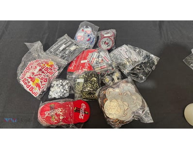 Assorted decorative patches 

Note: sold as lot...
