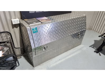 MOSTLY UNRESERVED 4x4 WORKSHOP BUSINESS CLOSURE ... - Lot 19