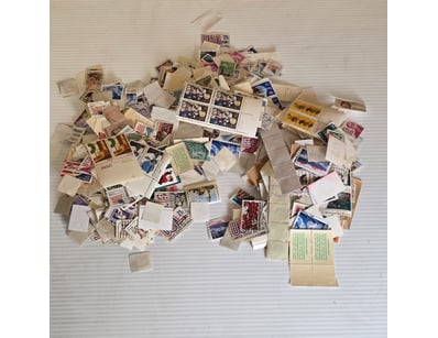 0VER 300 STAMPS USA VARIOUS DATES

Condition: Good...