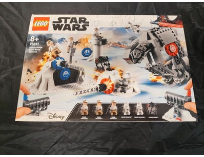 **UNRESERVED** LIFETIME COLLECTION OF LEGO PART... - Lot 246