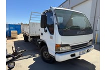 2004 Isuzu Trucks NPC5SN Light Truck - White -