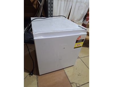 Hisense Model HRBF45 compact refrigerator

Pleas...