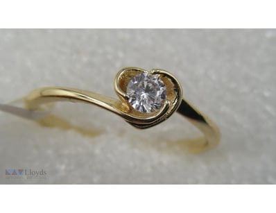 GOLD COLOUR RING SIZE 10        

Condition: Good ...