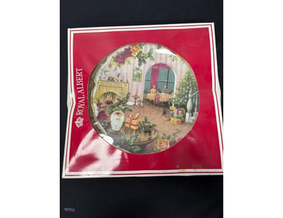 ROYAL ALBERT "CHRISTMAS MAGIC" BONE CHINA DECORATI...