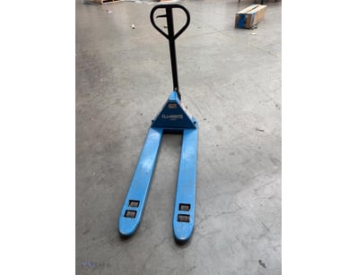 Climbrite manual pallet jack with 2500kg capacity....