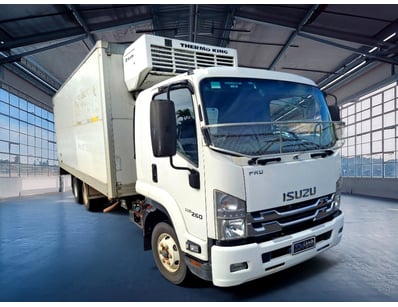 <b>2019 Isuzu Trucks FRR Single Cab Chassis - Whit...