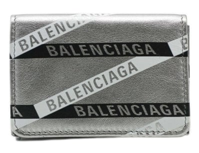 Designer Vault (A985) - Lot 5075