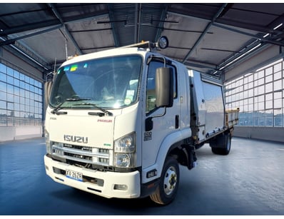<b>2015 Isuzu FCR5MS Single Cab Chassis - White - ...