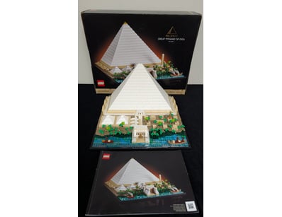 **UNRESERVED** LIFETIME COLLECTION OF LEGO PART... - Lot 103