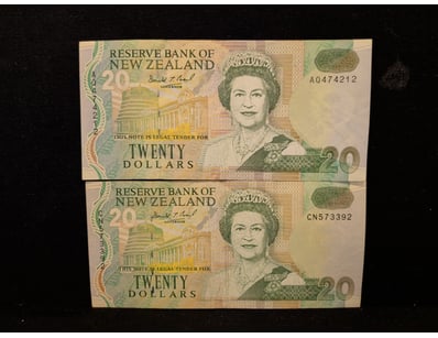 NEW ZEALAND RESERVE BANK TWENTY DOLLAR NOTES - DUA...