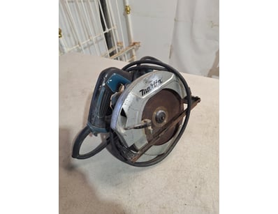 Makita HS7000 circular saw

