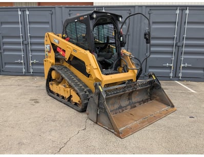 MOSTLY UNRESERVED Machinery & Attachments (ON4400) - Lot 2