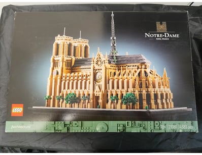 **UNRESERVED** LIFETIME COLLECTION OF LEGO PART... - Lot 961