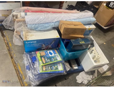 Pallet lot including sowing machine, fabric, tarps...