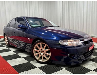 <b>2001 HSV Commodore VX Signature Build Number 10...