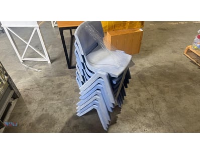7 x kids size chairs 

Note: sold as lot

