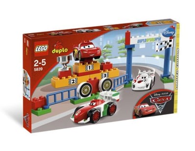 **UNRESERVED** LIFETIME COLLECTION OF LEGO PART... - Lot 332