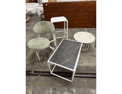 2x coffee tables and 2x decorative chairs 

Note: ...