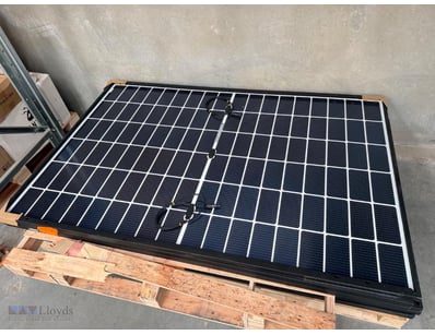 Large-format monocrystalline solar panel featuring...