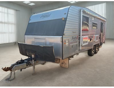 <b>2014 Vanguard Bushtrax Caravan - Grey/Silver/Bl...