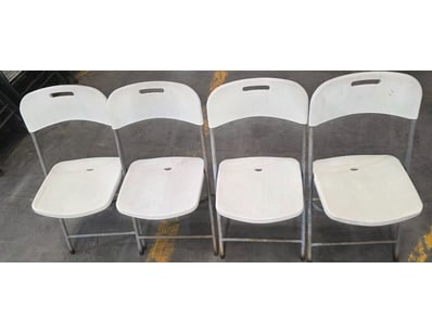 4x foldable plastic chairs