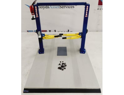 1/18 SCALE MODEL OF A SUPERLIFT TWO-POST CAR HOIST...